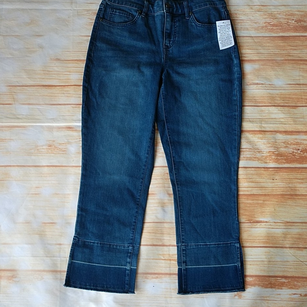 Isaac Mizraha Live cropped jeans. Size 4 - Picture 2 of 11